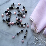 Sjal och halsband, rosa och svart